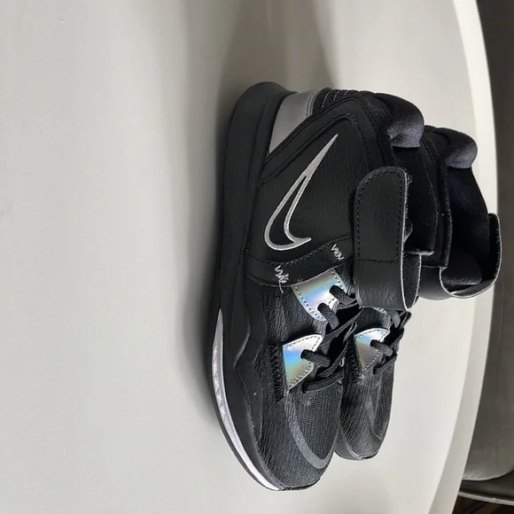 Nike Boys size 3 Kyrie Infinity Black and silver sneakers. - Picture 7 of 8